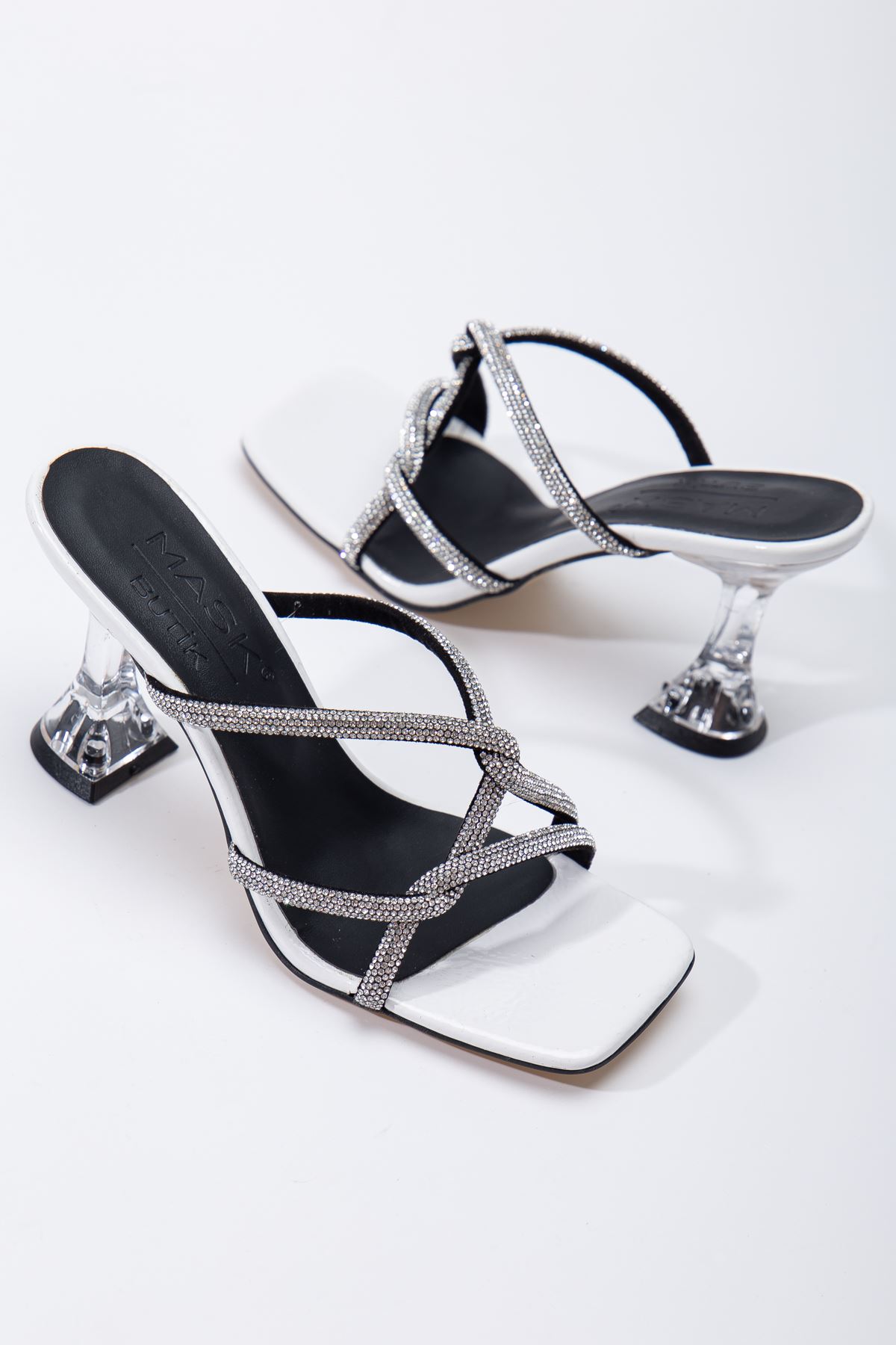 Jilly taş detaylı topuklu ayakkabı Beyaz